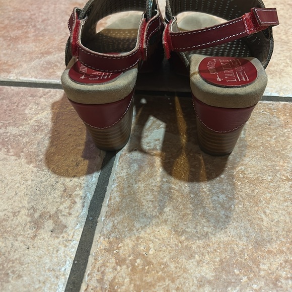 L'ARTISTE Red and Tan Mules with Perforated Design, Size 36, EUC - Picture 7 of 10